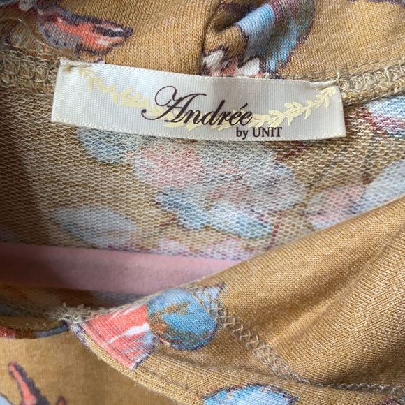 Comfy split back light weight fall sweatshirt - Picture 5 of 5